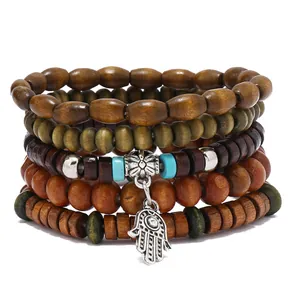 Fünfteiliges mehrlagiges Holzperlen Armband-Set mit silbernem Hamsa-Hand-Anhänger
