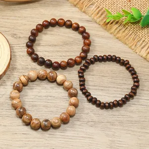Juego de tres pulseras de cuentas de madera natural con texturas y cordón elástico