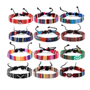 Lot de 12 bracelets tressés bohèmes colorés avec motifs géométriques ethniques