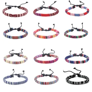 Collection de 12 bracelets tressés bohèmes colorés avec nœuds de fermeture réglables
