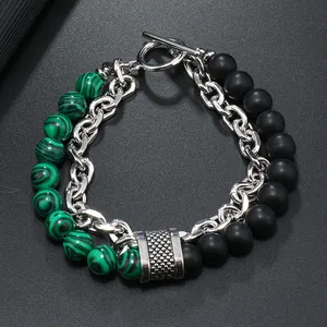 Detailaufnahme des Herrenperlenarmbands mit Tigerauge-Stein und silberner Gliederkette