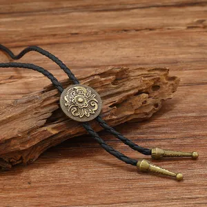 Cravate bolo western vintage avec boucle florale en bronze et cordon tressé noir
