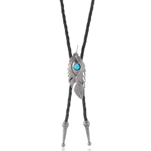 Cravate bolo vintage avec pendentif plume, pierre turquoise et cordon en cuir tressé noir