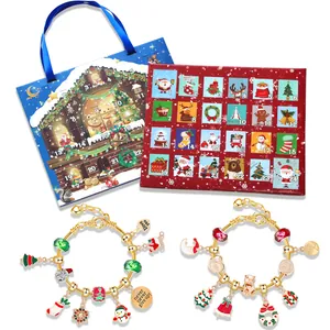 Kerst adventskalender DIY armbandset met gouden kralen en emaille bedeltjes