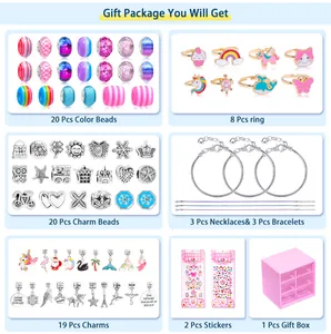 Detalle del set de joyería DIY de 76 piezas con cuentas de colores y dijes para niños