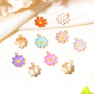 Pendentifs marguerites colorés en émail avec bords dorés pour la création de bijoux