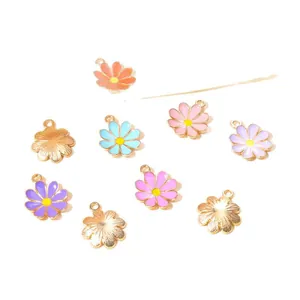 Pendentifs fleurs marguerites colorés avec placage or et émail pour création de bijoux DIY