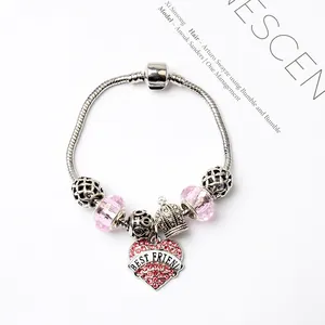 Bracelet à chaîne serpent argentée avec perles roses et pendentif cœur de l'amitié
