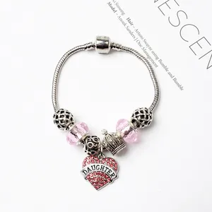 Bracelet chaîne serpent en argent avec perles roses et pendentif cœur de fille