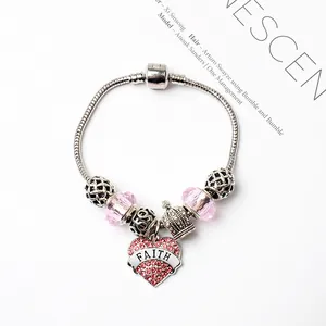 Bracelet à perles argenté avec breloques roses, couronne et pendentif cœur gravé FAITH