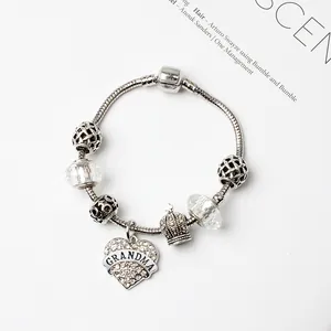 Bracelet chaîne serpent argentée avec breloque cœur Grandma et pendentifs couronne vintage