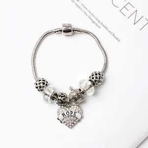 Bracelet à breloques argenté avec couronne et pendentif cœur gravé Hope