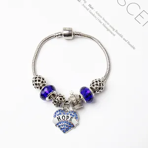 Bracelet à perles ciel étoilé bleu avec charm coeur argenté et perles de cristal