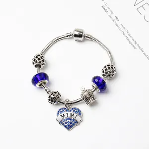Bracelet chaîne serpent argenté avec perles bleues et pendentifs cœur couronne