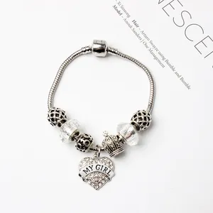 Bracelet étoilé bleu avec pendentif cœur et couronne en finition argentée chic