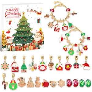 DIY Weihnachtsarmband-Set mit 2 Goldketten, Weihnachtsmann-Anhängern und Perlen in Geschenkbox