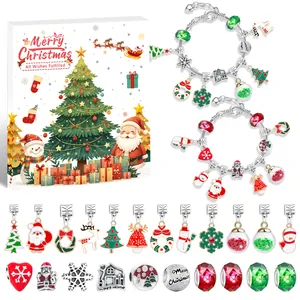 Weihnachts-Bettelarmband-Set mit Schneemann und Nikolaus Anhängern in einer Geschenkbox