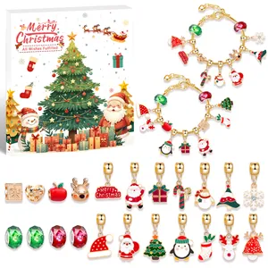 Detail von 24-tlg. Weihnachts-Charm-Armband-Set mit festlichen Perlen und Geschenkbox