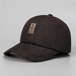 Casquette de baseball d'hiver marron foncé pour hommes avec cache-oreilles rembourrés