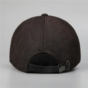 Casquette de baseball matelassée marron foncé pour homme avec boucle en métal réglable
