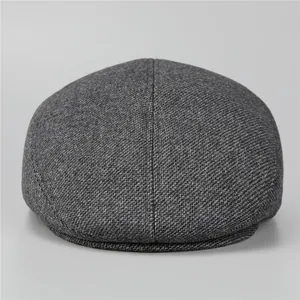 Klassische graue Schiebermütze für Herren mit Ohrenschützern und strukturierter Tweed-Optik