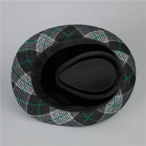 Dettaglio cappello jazz pied-de-poule verde con fascia tergisudore nera e fodera interna