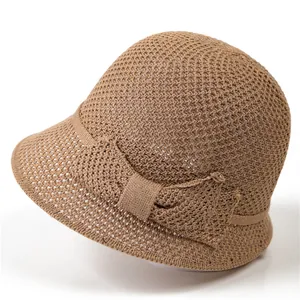 Chapeau de soleil en paille marron clair pour femme avec nœud décoratif élégant