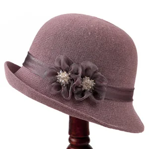 Chapeau Cloche Vintage Français pour Femme en Viscose Nylon Tricoté avec Fleurs 3D Ruban en Satin Élégant Protection Solaire d'Été Chapeau de Voyage Plage