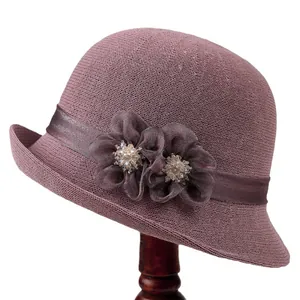 Chapeau cloche vintage français en maille mauve avec ruban floral pour protection solaire