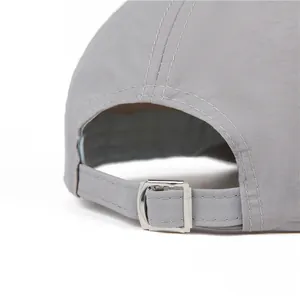 Ademende mesh baseballpet met verstelbare metalen gesp en sneldrogende sportstof