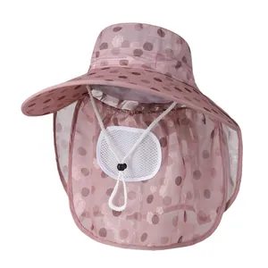 Chapeau de soleil rose à pois avec large bord et protection faciale contre les UV