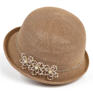 Bob Élégant en Paille Tressée pour Femmes Chapeau de Soleil Respirant Avec Fleur en Künstliche Perle Strass Chapeau Cloche Rétro Plage