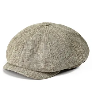 Gros plan d'une casquette gavroche en lin respirant montrant la texture du tissu