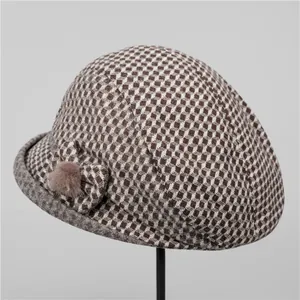 Chapeau cloche femme en laine mélangée pour automne hiver avec motif à carreaux brun