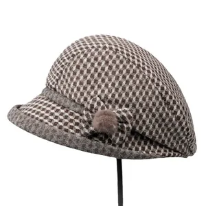 Élégant chapeau en laine à carreaux pour femme avec nœud et pompon décoratif