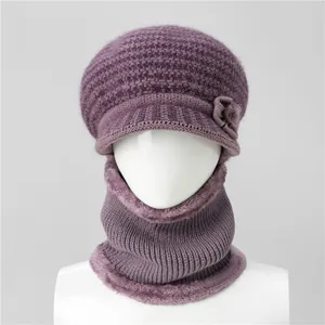 Conjunto de gorro de punto morado y bufanda con forro de felpa suave para mujer