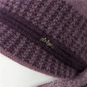 Gorro de invierno de piel de conejo para ancianas en púrpura con logo de metal Viziya