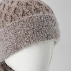 Gorro de invierno de punto trenzado taupe con forro polar cálido para mujeres mayores