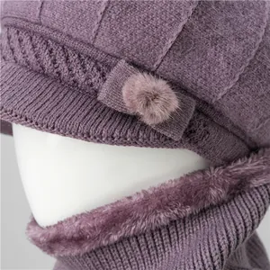 Set cappello e sciarpa in maglia viola da donna con fodera in pile e fiocco decorativo