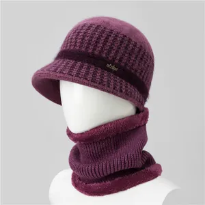 Conjunto de gorro de punto morado para mujer y bufanda gruesa forrada de piel sintética