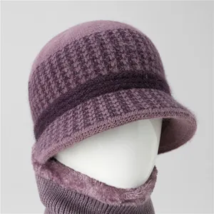 Conjunto de gorro de punto morado y bufanda para mujer con forro polar grueso de invierno