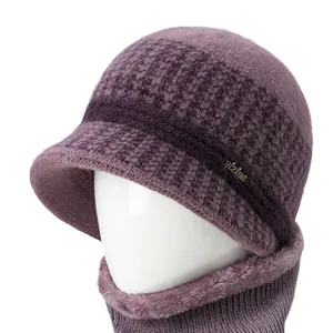 Conjunto de gorro y bufanda de punto para mujer con forro polar cálido en color púrpura