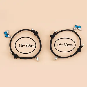 Detail von zwei Schmetterling-Magnetarmbändern mit 16-30cm verstellbarer Kordel