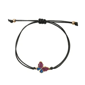 Bracciale regolabile in corda cerata nera con ciondolo a farfalla glitter blu e viola
