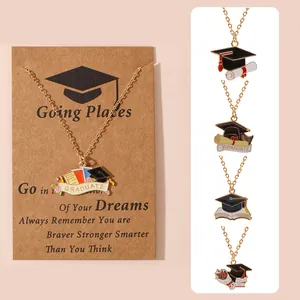Collana con Pendente Tocco Dottorale Placcata Oro Lega di Zinco Smalto Libro Pergamena Gioielli Motivazionali Regalo per Laureati