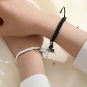 Magnetische vlinder koppel armbanden in zwart en wit met verstelbaar gevlochten touw