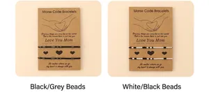 Détail des bracelets Morse avec carte 'Love You Mom' pour cadeau de fête des mères