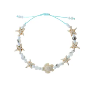 Boho oceaan armband met turquoise schildpad, zeester bedeltjes en lichtblauwe kralen