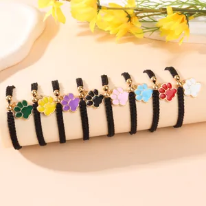 Ensemble de bracelets tressés avec breloques pattes de chiot en huit coloris variés