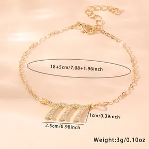 Bracelet doré avec numéro d'ange 777 serti de cristaux et détails de taille